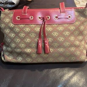 Like new Dooney and Burke shoulder bag. Tan and red.